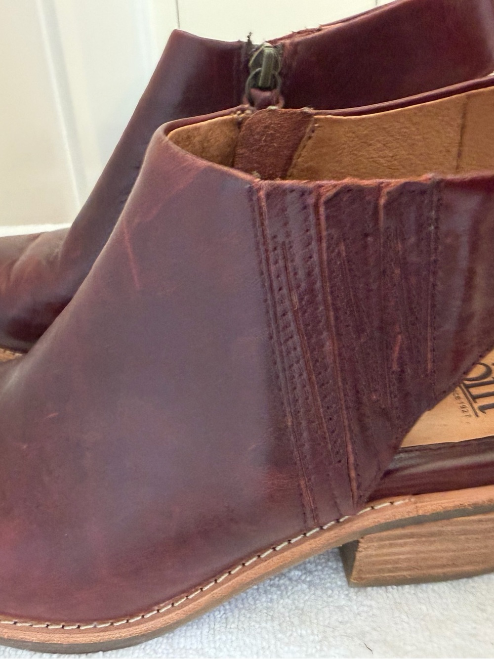 Sofft Women's Burgundy Leather Ankle Booties